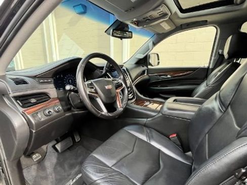 Used 2018 Cadillac Escalade Luxury image 11
