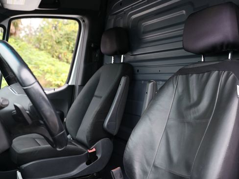 Used 2019 Freightliner Sprinter 170 Cargo image 2