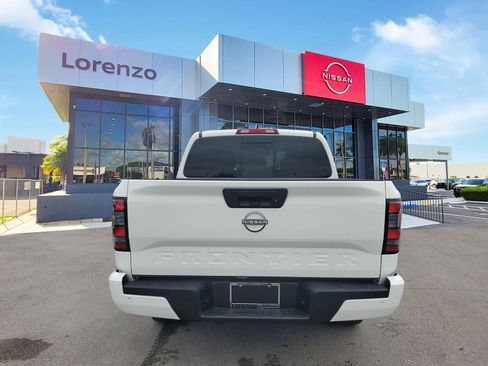 Used 2025 Nissan Frontier SV image 6