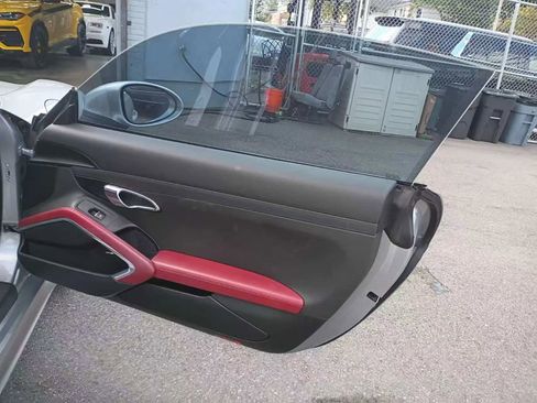 Used 2018 Porsche 718 Cayman image 9