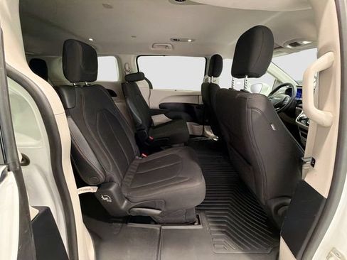 Used 2019 Chrysler Pacifica Touring Plus w/ Advanced Safetytec Group FWD image 24