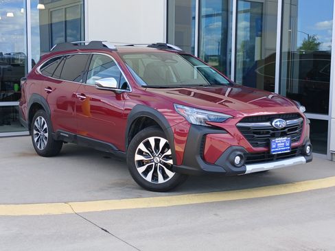 Used 2023 Subaru Outback Touring AWD/4WD image 2