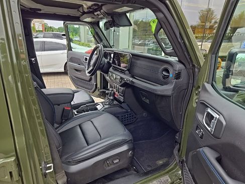 Used 2024 Jeep Wrangler Unlimited Rubicon 4xe AWD/4WD image 20