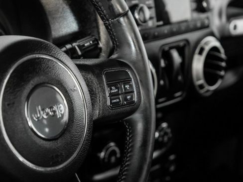 Used 2015 Jeep Wrangler Rubicon w/ Power Convenience Group image 15