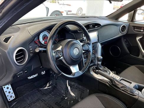 Used 2017 Toyota 86 RWD image 16