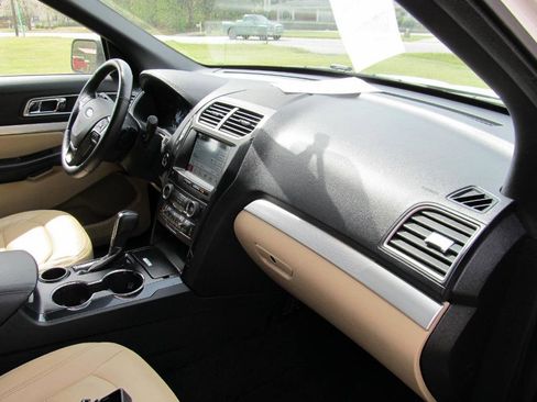 Used 2017 Ford Explorer XLT w/ Equipment Group 202A image 40