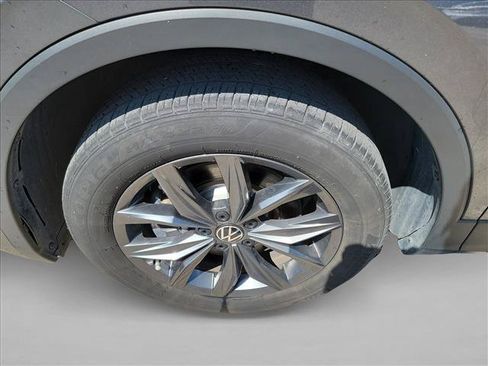 Used 2022 Volkswagen Tiguan SE FWD image 9