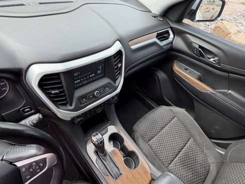 Used 2019 GMC Acadia SLE FWD image 17