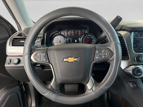 Used 2019 Chevrolet Suburban LT RWD image 19