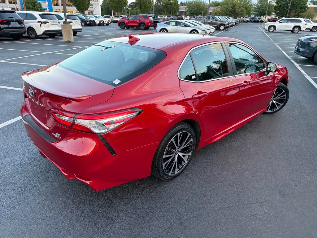 Used 2020 Toyota Camry SE FWD image 6