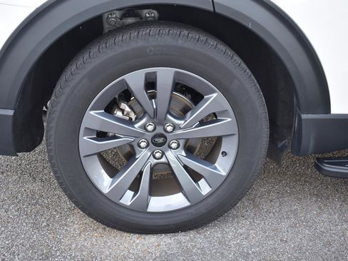 Used 2024 Ford Explorer XLT w/ Equipment Group 202A image 10