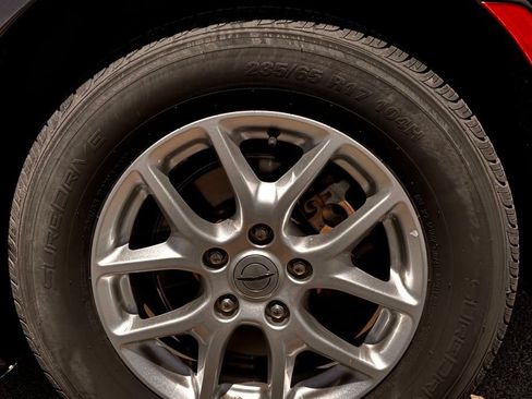 Used 2023 Chrysler Pacifica Touring-L FWD image 16