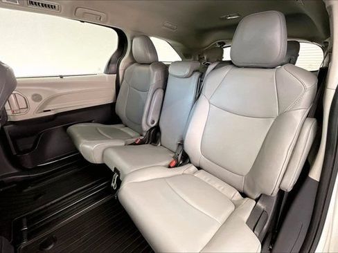 Used 2022 Toyota Sienna XLE w/ XLE Plus Package FWD image 20