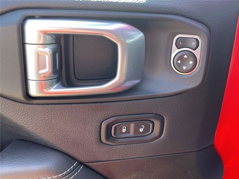 Used 2022 Jeep Wrangler Unlimited Sahara AWD/4WD image 10