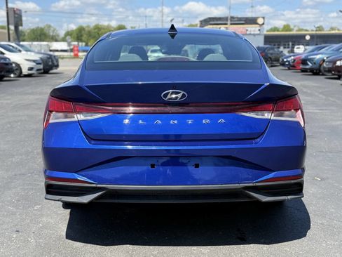 Used 2022 Hyundai Elantra SEL w/ Cargo Package FWD image 4