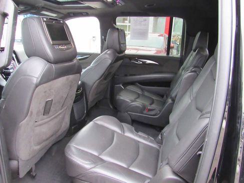 Used 2018 Cadillac Escalade ESV Platinum image 13