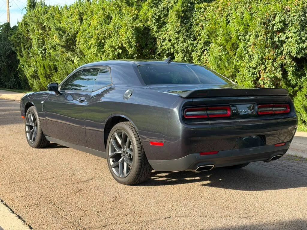 Used 2019 Dodge Challenger SXT w/ Driver Convenience Group RWD image 3