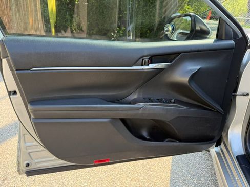 Used 2022 Toyota Camry SE w/ Carpet Mat Package (TMS) AWD/4WD image 14