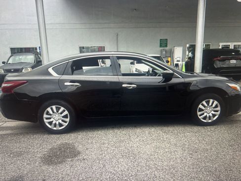Used 2018 Nissan Altima 2.5 S w/ S Convenience Package image 2