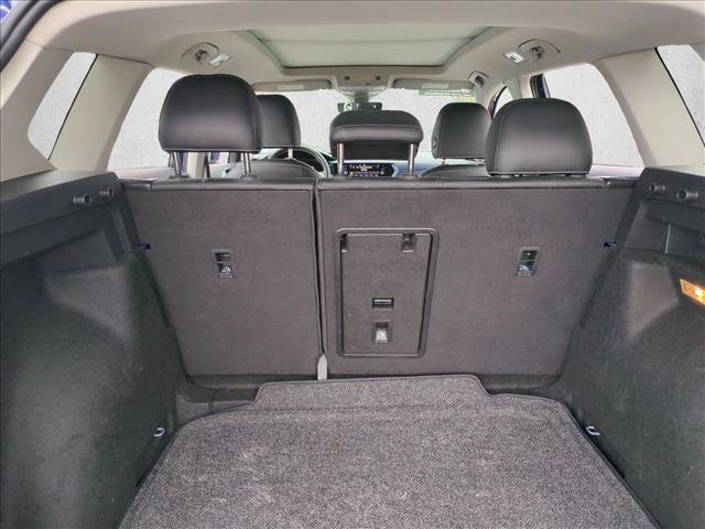 Used 2023 Volkswagen Taos SE w/ Panoramic Sunroof Package FWD image 6
