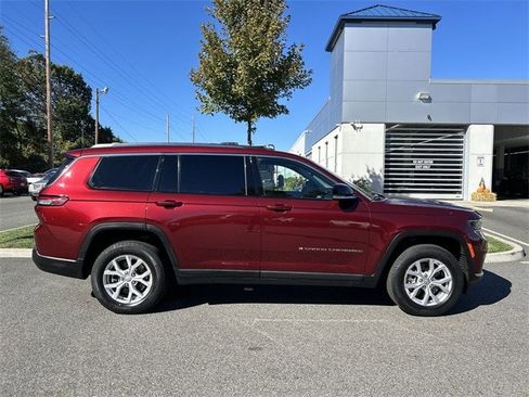 Used 2022 Jeep Grand Cherokee L Limited image 9