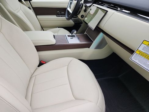 New 2026 Land Rover Range Rover Long Wheelbase SE AWD/4WD image 3
