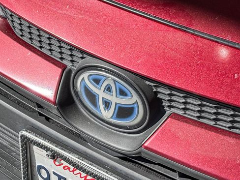 Used 2025 Toyota Corolla LE FWD image 11