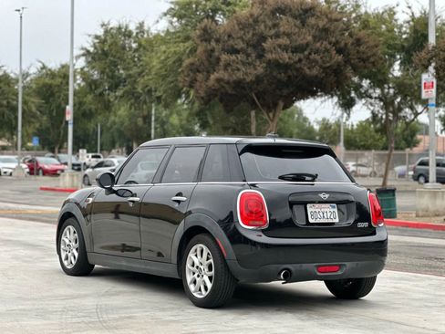 Used 2019 MINI Cooper 4-Door Hardtop w/ Signature Upholstery Package image 6