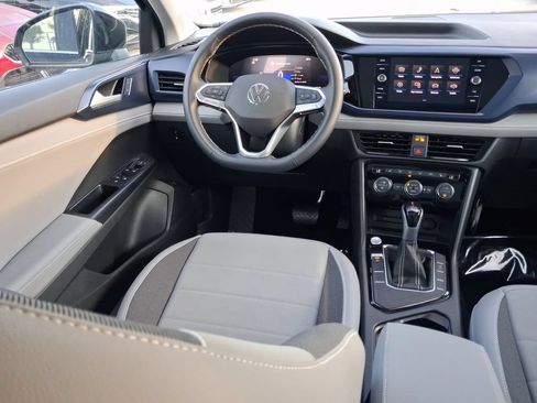 Used 2024 Volkswagen Taos SE w/ Panoramic Sunroof Package FWD image 15