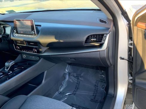 Used 2023 Nissan Rogue SV image 18