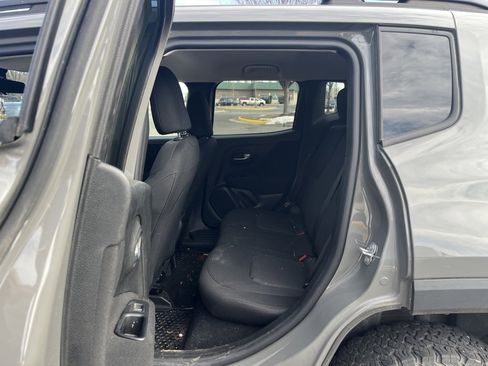 Used 2019 Jeep Renegade Sport image 19