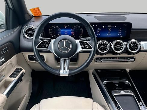 Used 2025 Mercedes-Benz GLB 250 image 6
