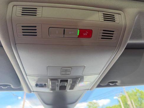 Used 2022 Volkswagen Tiguan SE w/ Panoramic Sunroof Package FWD image 70