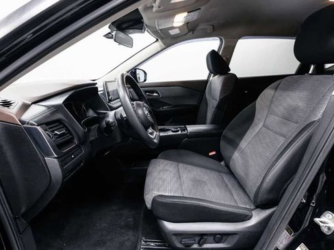 Used 2023 Nissan Rogue SV image 6