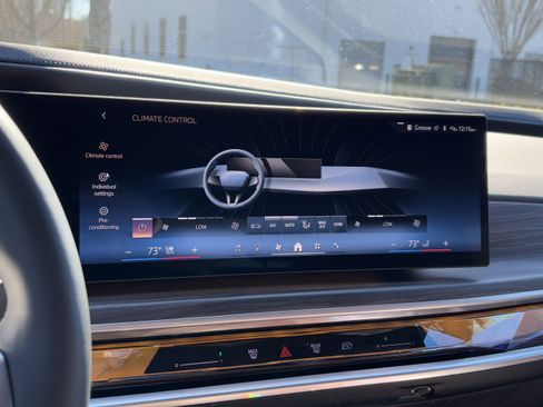 Certified 2023 BMW 740i 740i w/ Executive Package image 29