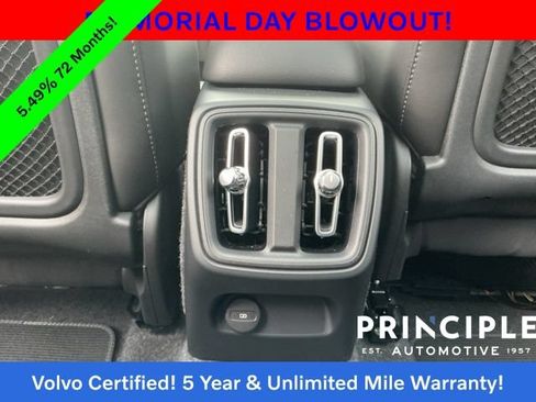 Used 2025 Volvo XC40 B5 Plus AWD/4WD image 34