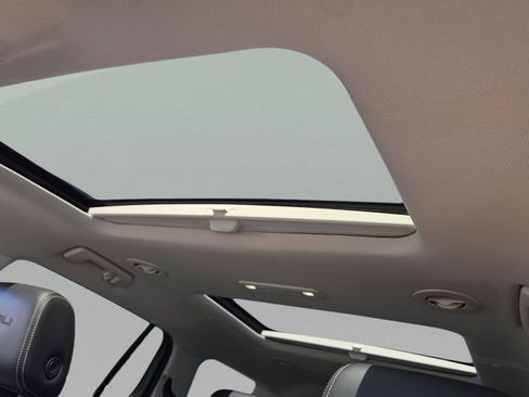 Used 2021 GMC Acadia Denali w/ Denali Technology Package image 27