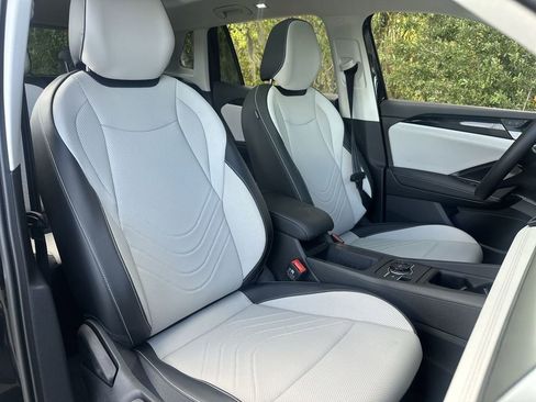 New 2025 Volkswagen Tiguan SE image 26