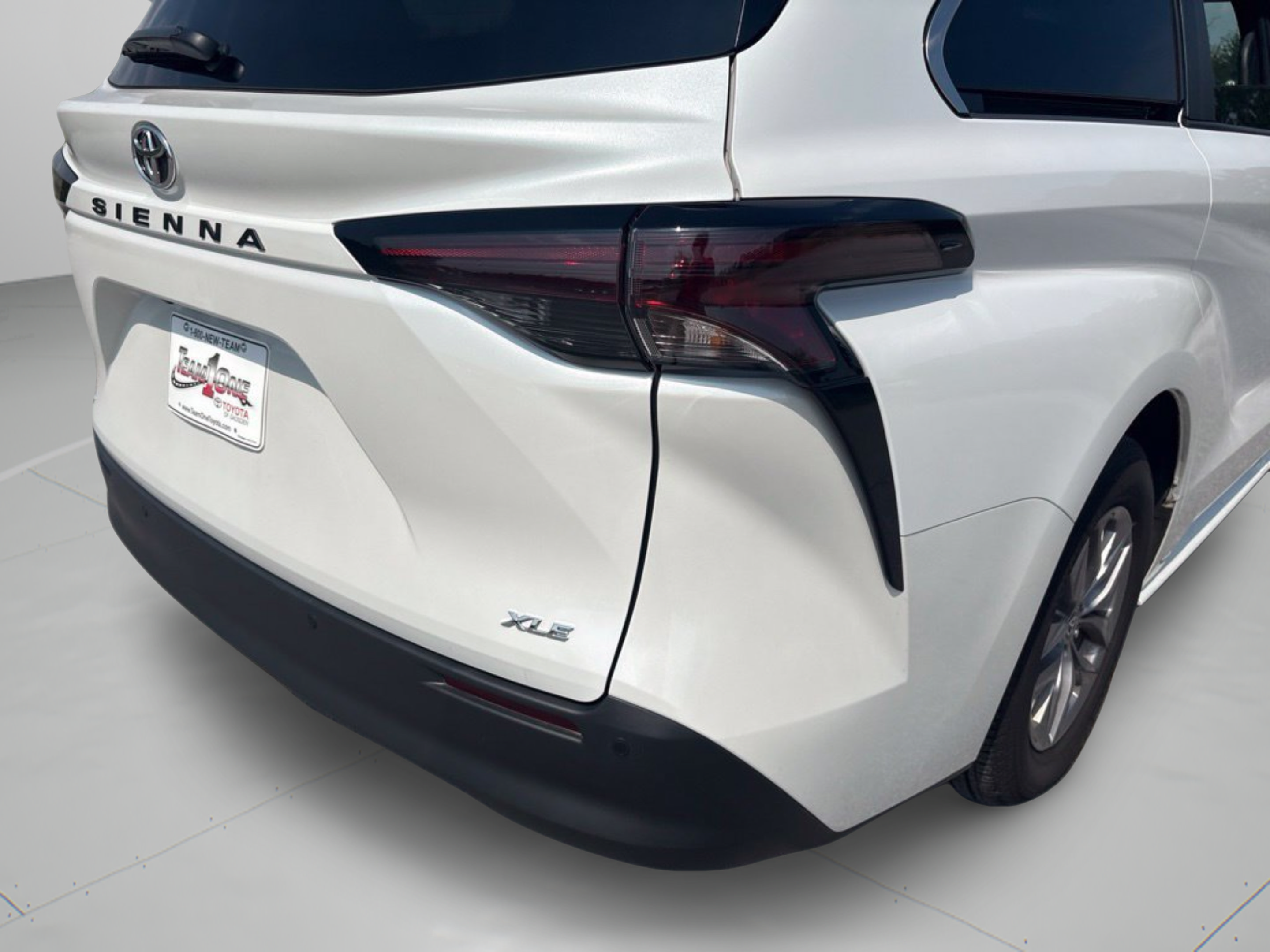 Certified 2026 Toyota Sienna XLE FWD image 11
