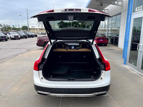 Used 2018 Volvo V90 T5 Cross Country w/ Convenience Package AWD/4WD image 9