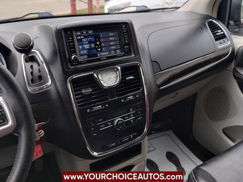 Used 2015 Chrysler Town & Country Touring image 30