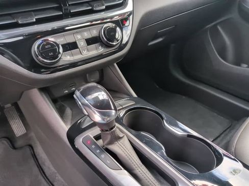 Used 2024 Buick Envista Sport Touring w/ Convenience I Package FWD image 21