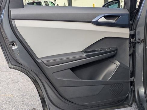 Used 2024 Volkswagen Taos SE image 20