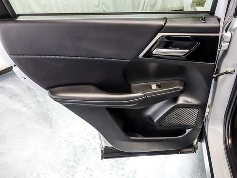 Used 2024 Mitsubishi Outlander SE AWD/4WD image 29