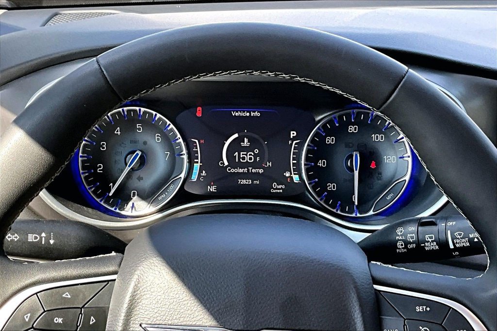 Used 2024 Chrysler Pacifica Touring-L FWD image 13