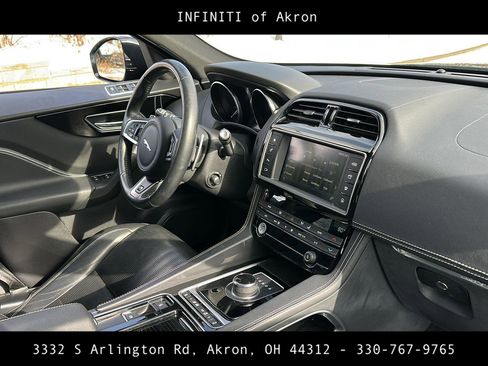 Used 2018 Jaguar F-PACE R-Sport image 25