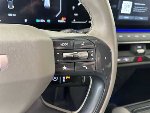 Used 2024 Kia EV9 Land image 16