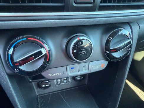 Used 2018 Hyundai Kona SE image 15