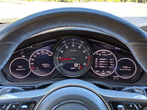 Certified 2023 Porsche Cayenne Platinum Edition AWD/4WD image 11