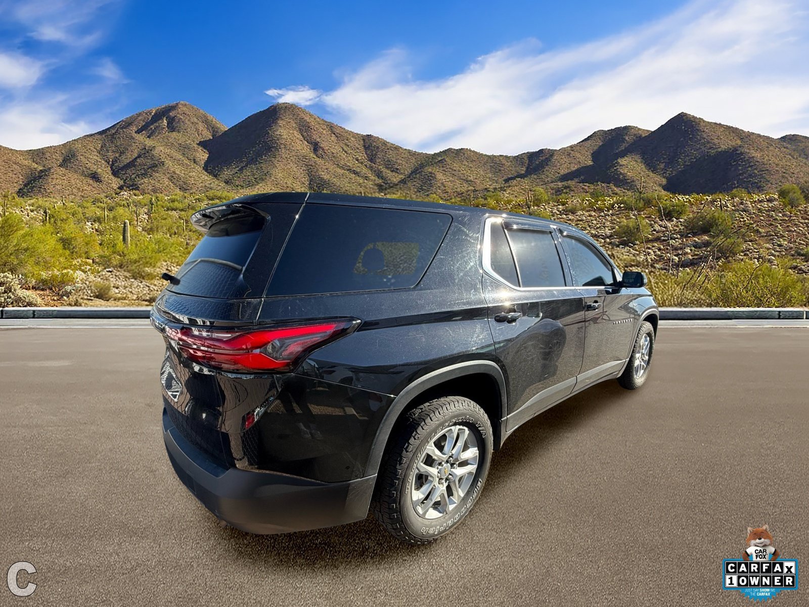 Used 2023 Chevrolet Traverse LS FWD image 4